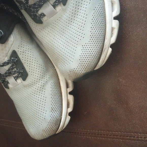 On Cloud Hi Edge Running Sneakers, Sz 10..Offers Welcome. - Picture 15 of 16